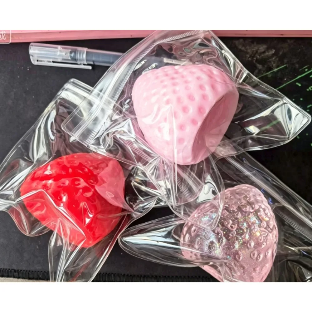 Squishy Big Strawberry Squeeze - Party Games Entertainer 评论和价格