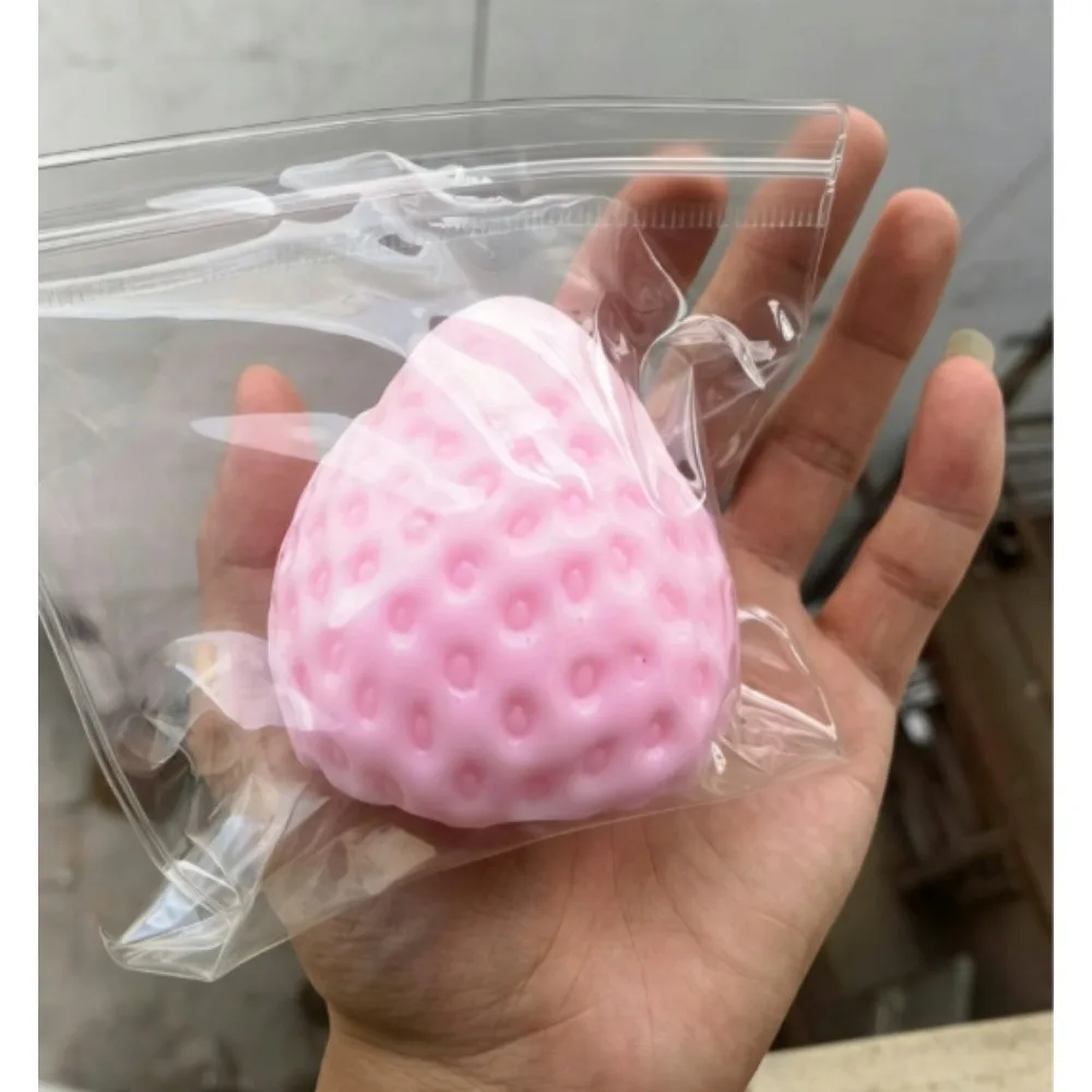 Squishy Big Strawberry Squeeze - Party Games Entertainer 评论和价格